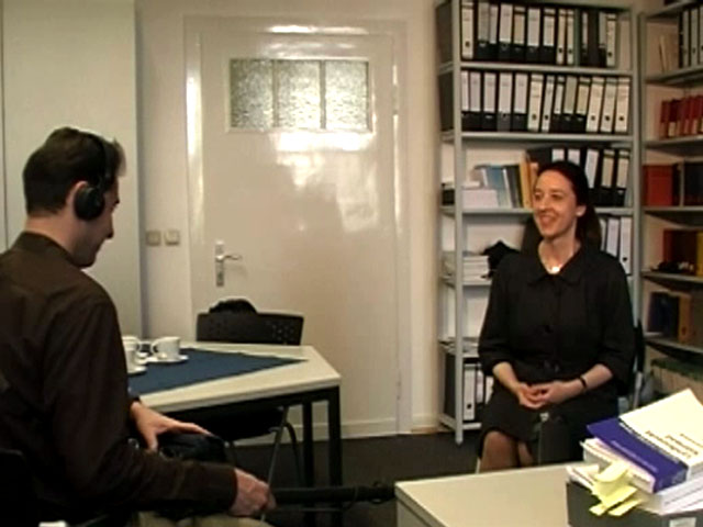 Guckelberger während Interview im Büro.